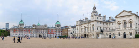 LONDON, uk CIRCA APRIL 2011: Horse Guards Parade panoramic view.のeditorial素材