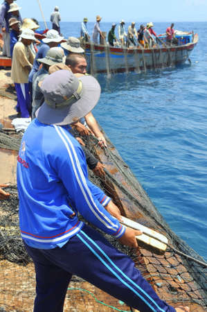 NHA TRANG, VIETNAM - MAY 5, 2012: Fishermen are trawling for tuna fish in the sea of Nha Trang bay in Vietnamのeditorial素材