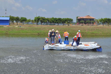 DONG THAP, VIETNAM - MARCH 1, 2013: International reporters and journalists are visiting a pangasius catfish farm in the mekong delta of Vietnamのeditorial素材