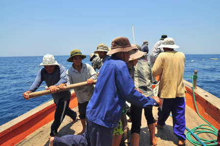 NHA TRANG, VIETNAM - MAY 5, 2012: Fishermen are trawling for tuna fish in the sea of Nha Trang bay in Vietnamのeditorial素材
