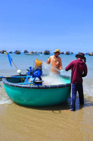 LAGI, VIETNAM - FEBRUARY 26, 2012: Local fishermen are preparing their fishing nets for a new working day in the Lagi beachのeditorial素材