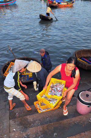 NHA TRANG, VIETNAM - OCTOBER 5, 2011: A Woman is bringing fresh fishes upstair to a local seafood market in Vinh Luong portのeditorial素材