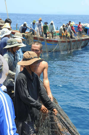 NHA TRANG, VIETNAM - MAY 5, 2012: Fishermen are trawling for tuna fish in the sea of Nha Trang bay in Vietnamのeditorial素材