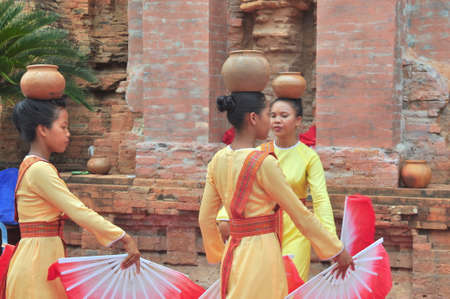 Nha Trang, Vietnam - July 11, 2015: Performing of a traditional folk dance of champa at the Ponagar temple in Nha Trangのeditorial素材