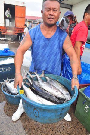 General Santos, Philippines - September 5, 2015: Workers are working at the seafood market at seaportのeditorial素材