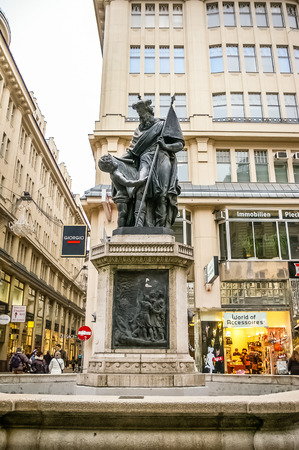 VIENNA, AUSTRIA - JANUARY 04: View on statue on a central street on January 04, 2008 in Vienna, Austriaのeditorial素材