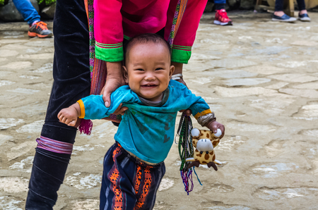 SAPA, VIETNAM - NOVEMBER 15: Vietnamese woman from Hmong ethnic minority group with little child at November 15, 2016 in Sapa, Vietnamのeditorial素材