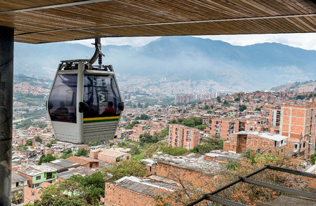 Cable cars travel over Medellin slums, Colombiaのeditorial素材