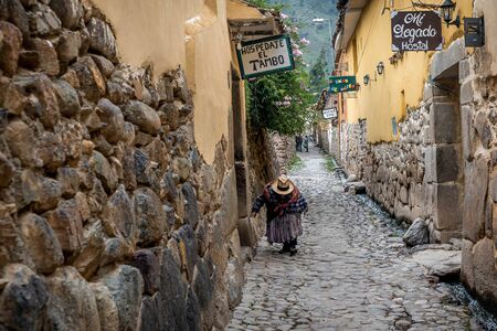 Ollantaytambo, Peru- March 16, 2017:Old women walking in Ollantaytambo, Peruのeditorial素材