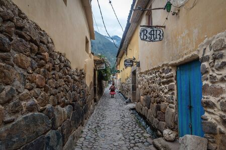 Ollantaytambo, Peru- March 16, 2017:Women in traditional dress in Ollantaytambo, Peruのeditorial素材