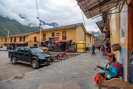 Ollantaytambo, Peru- March 16, 2017:Women in traditional dress in Ollantaytambo, Peruのeditorial素材