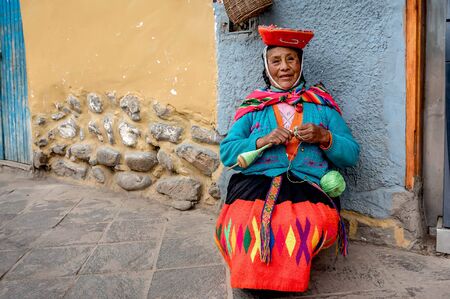 Ollantaytambo, Peru- March 16, 2017:Women in traditional dress in Ollantaytambo, Peruのeditorial素材