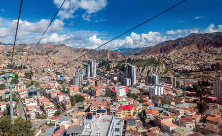 Cable cars in La Paz, Boliviaのeditorial素材