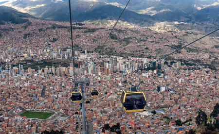 Cable cars in La Paz, Boliviaのeditorial素材