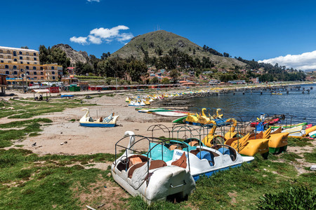 Copacabana Bay on Titicaca lake, Boliviaのeditorial素材