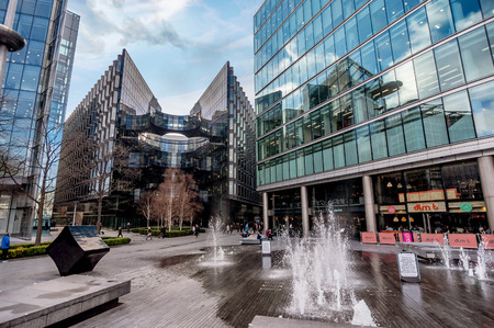 London, UK- January 10, 2018:Fontain near City Hall and modern glass buildings in London, UKのeditorial素材