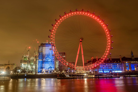 London, UK- January 12, 2018: London Eye Giant Ferris Wheel illuminated at night in London, UKのeditorial素材