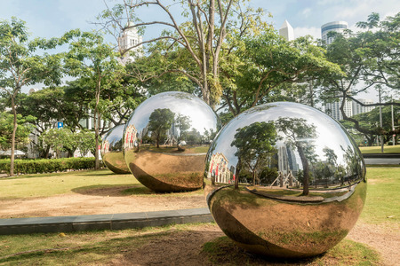 Large mirror balls on green lawn beside the Asian Civilisations Museumのeditorial素材