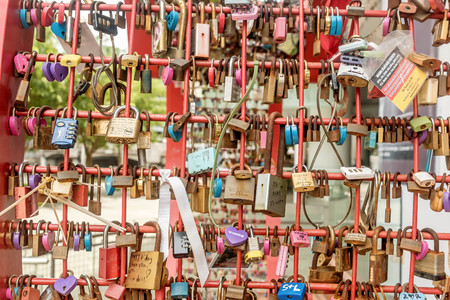 Singapore, Asia- February 28, 2018: Love locks in Singapore Clarke Quay Centralのeditorial素材