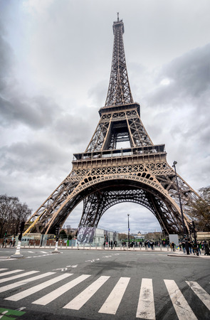 Paris, France- January 13, 2019:The Eiffel Tower with gray sky and clouds  in Paris, Franceの写真素材