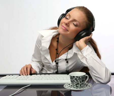 girl listening to musicの写真素材