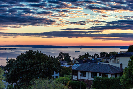 Colorful sunset over the houses in Seattle with a sea viewの写真素材