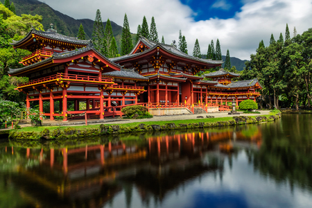 Byodo-in japanese temple with a pond in front, Oahu island, Hawaiiのeditorial素材