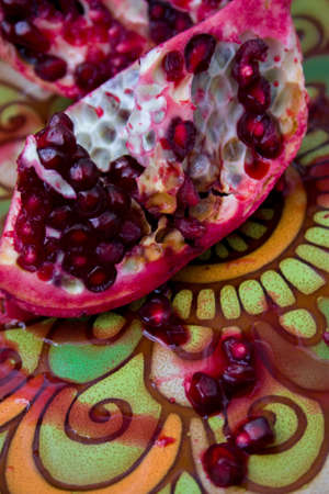 pomegranate slices on a plate with Oriental patternの写真素材