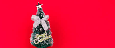 small decorative christmas tree red background copy space bannerの写真素材