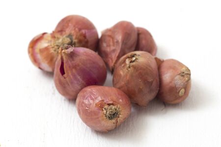 Fresh shallots isolated on white backgroundの写真素材
