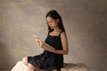 beautiful asian woman reading a bookの写真素材