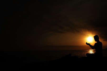 Catch the sun before leavingの写真素材