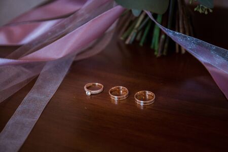wedding gold rings with bouquet of the brideの写真素材