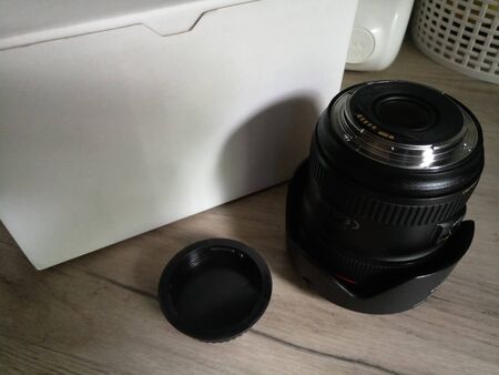 camera lens near the white box on tableの写真素材