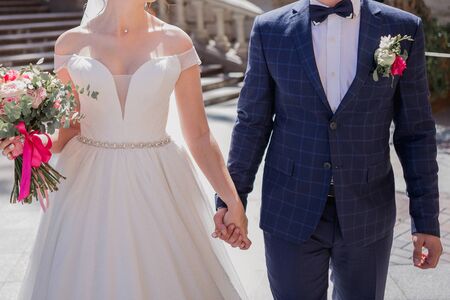 bride and groom in parkの写真素材