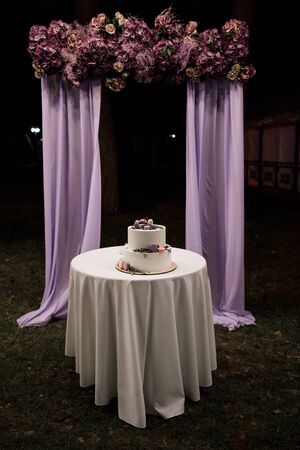 wedding cake near the arch in eveningの写真素材