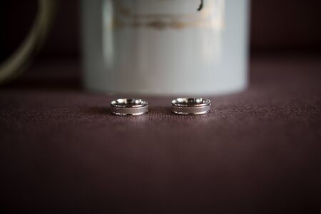 wedding rings in wooden boxの写真素材
