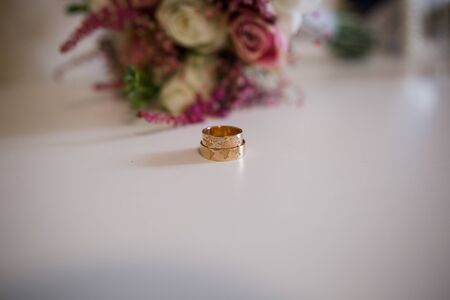 gold wedding rings on tableの写真素材