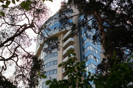 an apartment building in the cityの写真素材