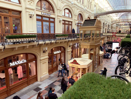Top view of people and shops in the mallの写真素材