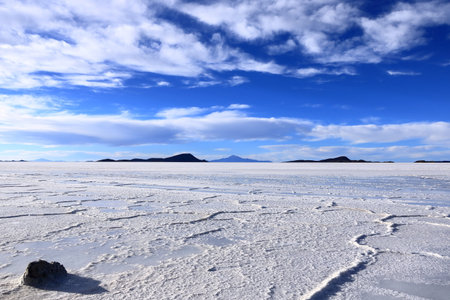 landscape of the Salar de Uyuni, the world's largest salt flat in Boliviaの写真素材