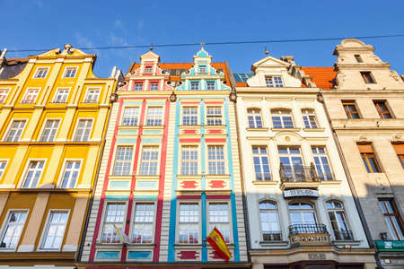 Wroclaw, Poland, 24.06.2015: Unidentified tourists visiting old town in Wroclaw, Polandのeditorial素材