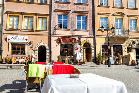 WARSAW, POLAND, 13 march 2016: Old town square in Warsaw in a sunny day. Warsaw is the capital of Polandのeditorial素材