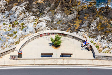 Rethymno, Crete - 27 Maj, 2016 : Unidentified people visit Venetian fortress Fortezza in Rethymno, Greeceのeditorial素材