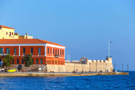 Chania, Crete - 25 Maj, 2016: Morning view of the old port of Chania on Crete, Greece. Chania is the second largest city of Crete.のeditorial素材