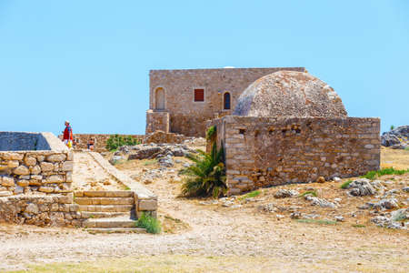 Rethymno, Crete - 27 Maj, 2016 : Unidentified people visit Venetian fortress Fortezza in Rethymno, Greeceのeditorial素材