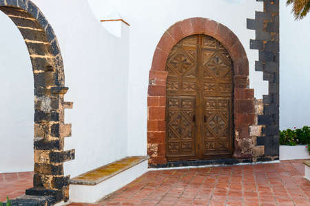 old brown door  on white wall backgroundの写真素材