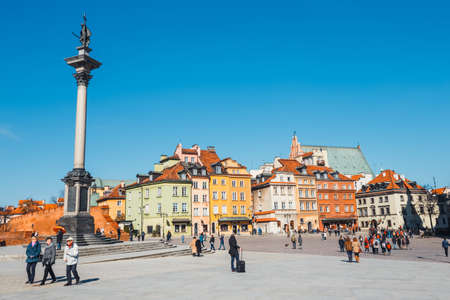 WARSAW, POLAND, 13 march 2016: Old town square in Warsaw in a sunny day. Warsaw is the capital of Polandのeditorial素材