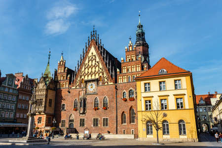Wroclaw, Poland, October 07, 2018: Morning scene on Wroclaw Market Square with Town Hall, Polandのeditorial素材