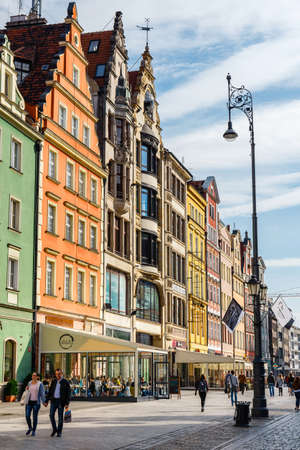 Wroclaw, Poland, October 07, 2018: Morning scene on Wroclaw Market Square with Town Hall, Polandのeditorial素材